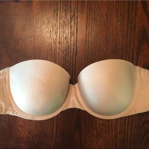Victoria’s strapless bra- tan